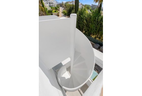 Resale - Apartment - Marbella - Nueva Andalucía