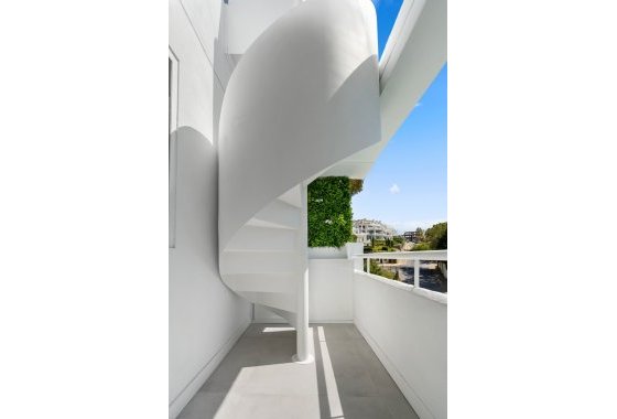 Resale - Apartment - Marbella - Nueva Andalucía