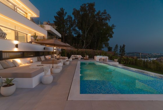 Resale - Villa - Marbella - Nueva Andalucía