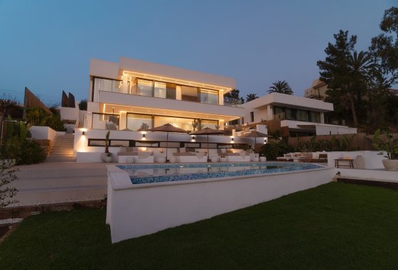 Resale - Villa - Marbella - Nueva Andalucía
