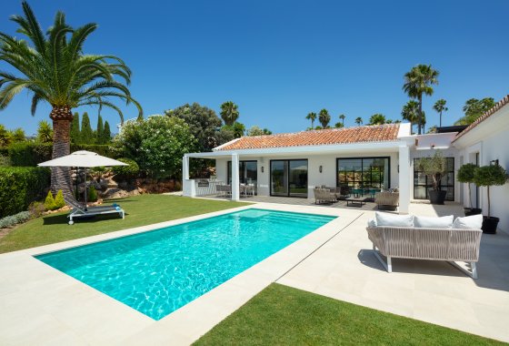 Resale - Villa - Marbella - Nueva Andalucía