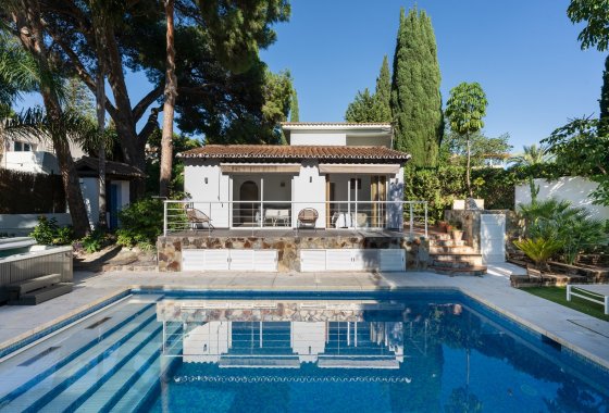 Resale - Villa - Marbella - Nueva Andalucía