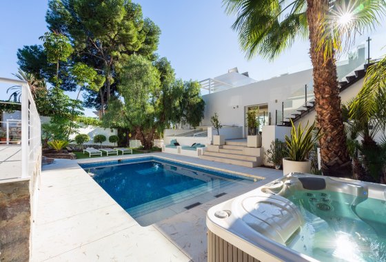 Resale - Villa - Marbella - Nueva Andalucía