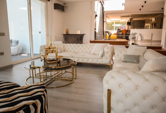 Resale - Villa - Marbella - Nueva Andalucía