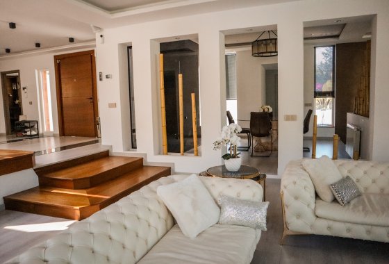 Resale - Villa - Marbella - Nueva Andalucía