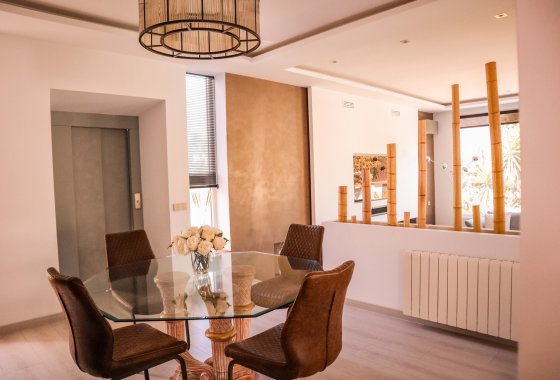 Resale - Villa - Marbella - Nueva Andalucía