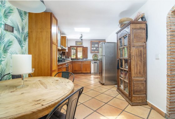 Resale - Villa - Benahavis - La Quinta