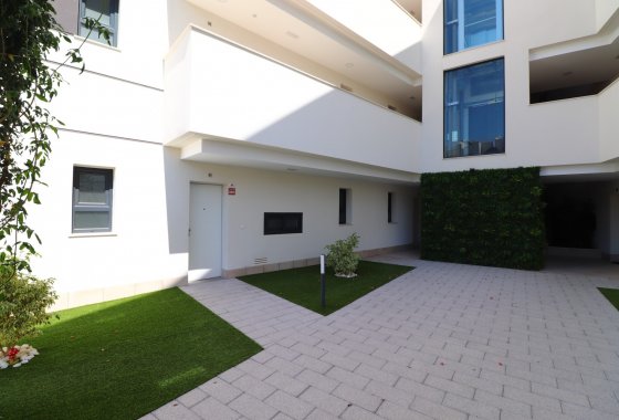Resale - Apartment - Orihuela Costa - Villamartin