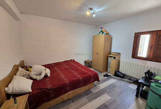 Resale - Country House - Sax