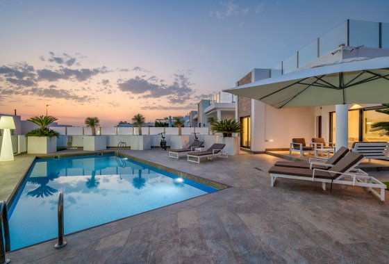 Resale - Villa - Orihuela Costa - Villamartín