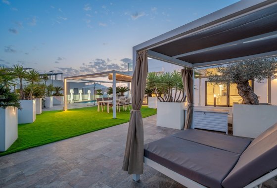 Resale - Villa - Orihuela Costa - Villamartín