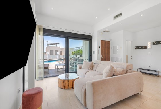 Resale - Villa - Orihuela Costa - Villamartín