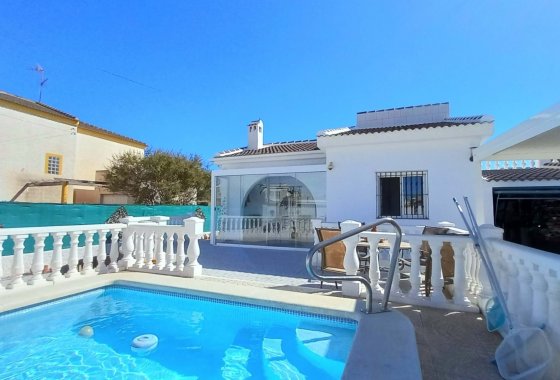 Resale - Villa - Torrevieja - La Siesta