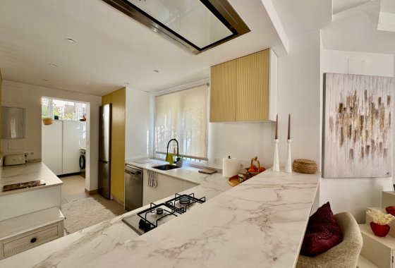 Resale - Apartment - Benahavis - La Quinta