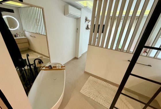 Resale - Apartment - Benahavis - La Quinta