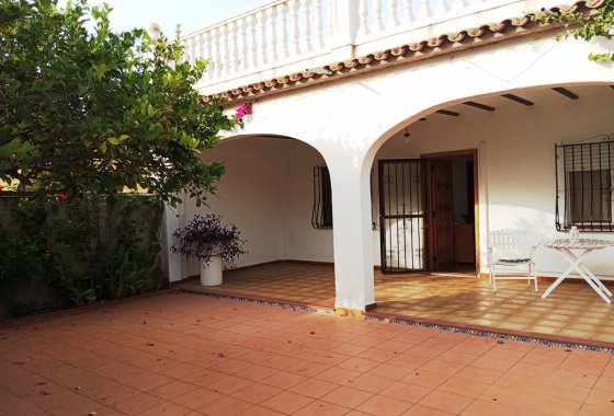 Resale - Villa - Oliva