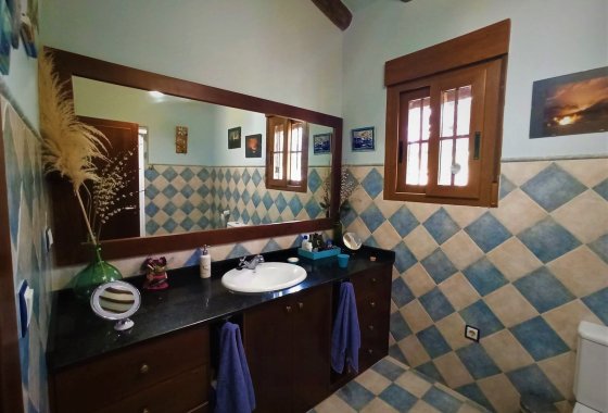 Resale - Country House - Novelda