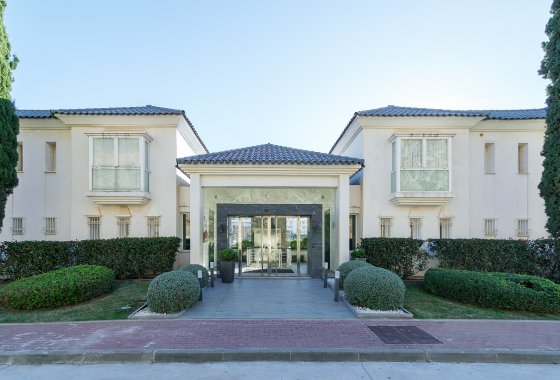 Resale - Apartment - Benahavis - La Quinta