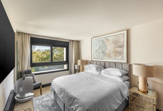 Resale - Apartment - Marbella - Nueva Andalucía