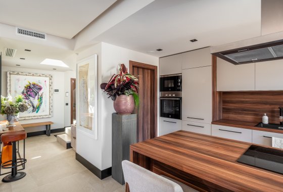 Resale - Apartment - Marbella - Nueva Andalucía