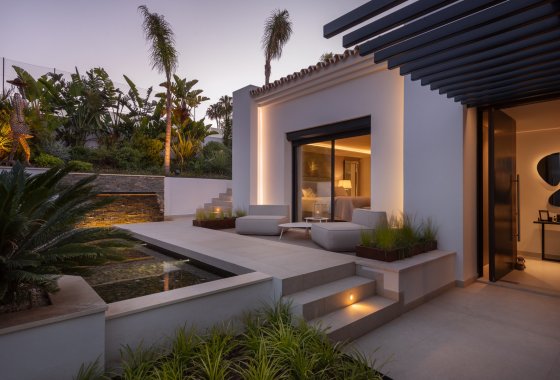 Resale - Villa - Marbella - Nueva Andalucía