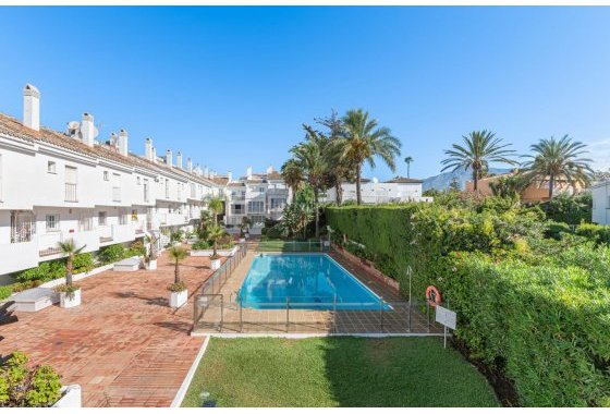 Resale - Townhouse - Marbella - Puerto Banús