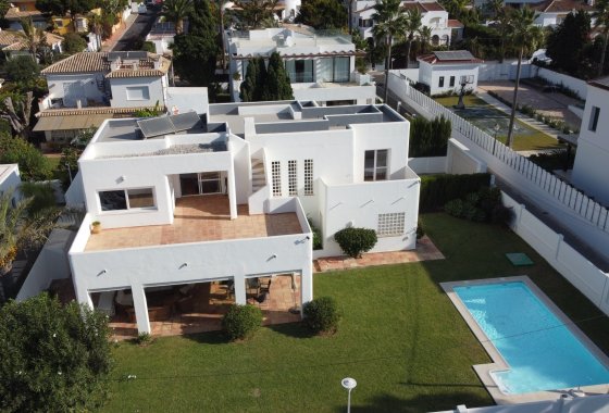 Resale - Villa - Marbella - Las Chapas