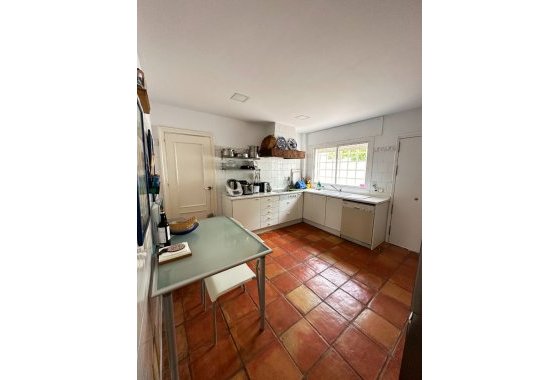 Resale - Villa - Marbella - Las Chapas