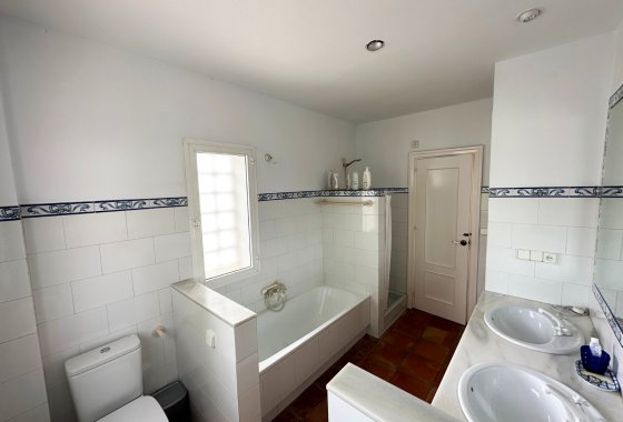 Resale - Villa - Marbella - Las Chapas