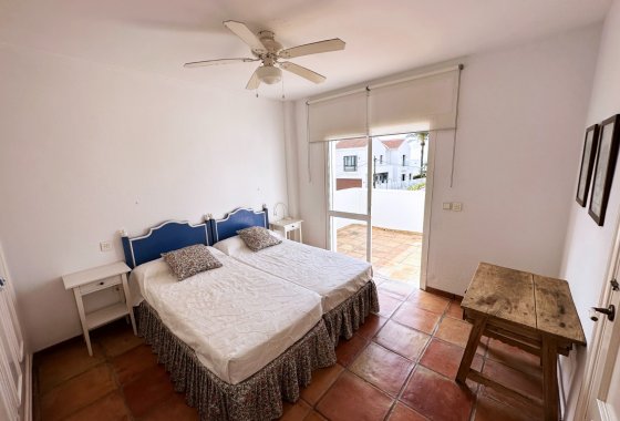 Resale - Villa - Marbella - Las Chapas