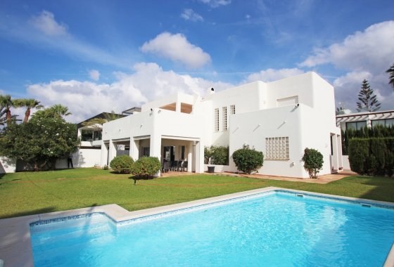 Resale - Villa - Marbella - Las Chapas