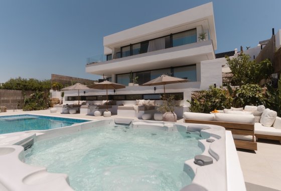 Resale - Villa - Marbella - Nueva Andalucía