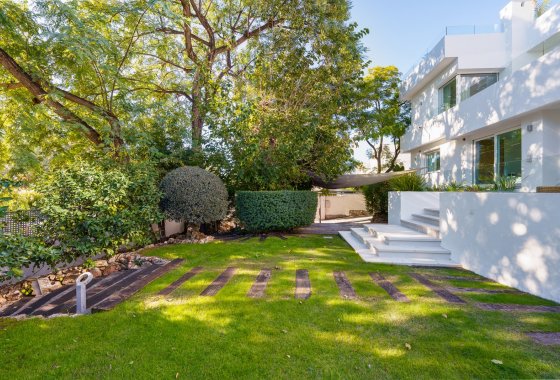 Resale - Villa - Marbella - Nueva Andalucía