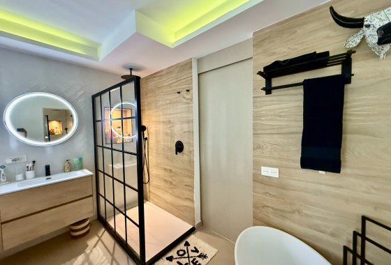 Resale - Apartment - Benahavis - La Quinta