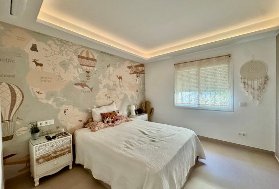 Resale - Apartment - Benahavis - La Quinta