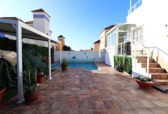 Resale - Villa - Orihuela Costa - Villamartín