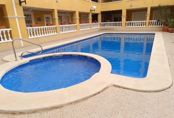 Resale - Apartment - Rafal