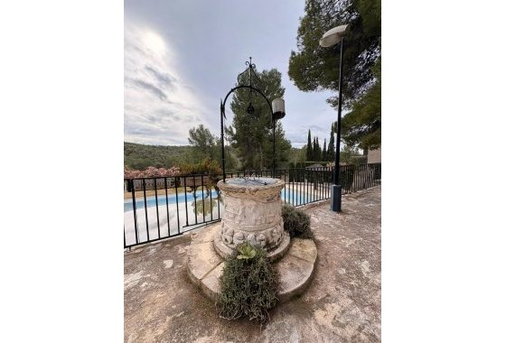 Resale - Villa - Sax