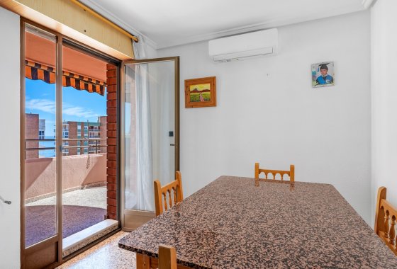 Resale - Apartment - Arenales del Sol - Segunda linea playa