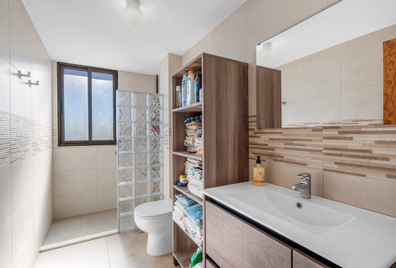 Resale - Apartment - Arenales del Sol - Segunda linea playa