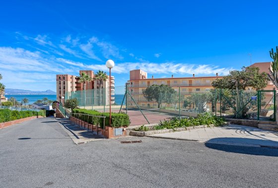 Resale - Apartment - Arenales del Sol - Segunda linea playa