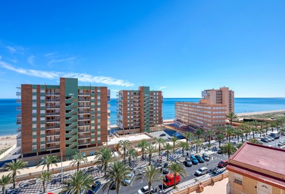 Resale - Apartment - Arenales del Sol - Segunda linea playa