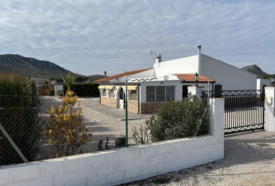 Resale - Villa - Villena