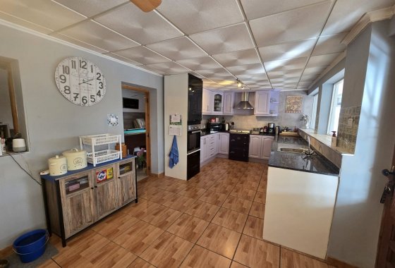 Resale - Villa - Villena