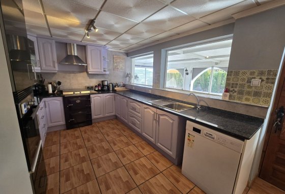 Resale - Villa - Villena