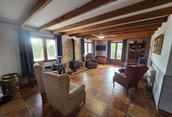 Resale - Villa - Villena