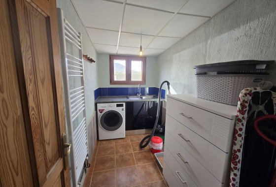 Resale - Villa - Villena