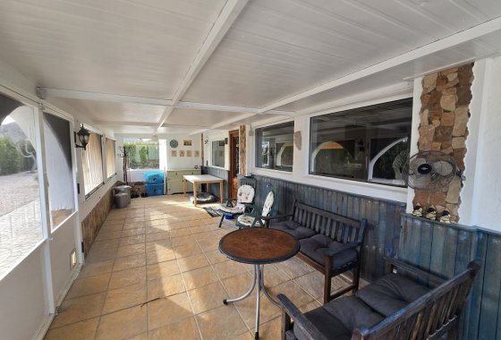 Resale - Villa - Villena