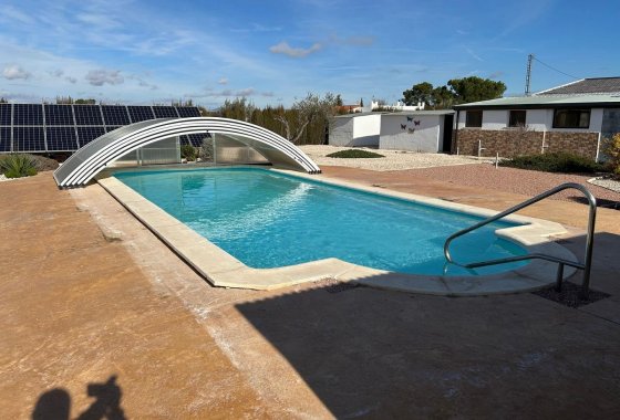 Resale - Villa - Villena