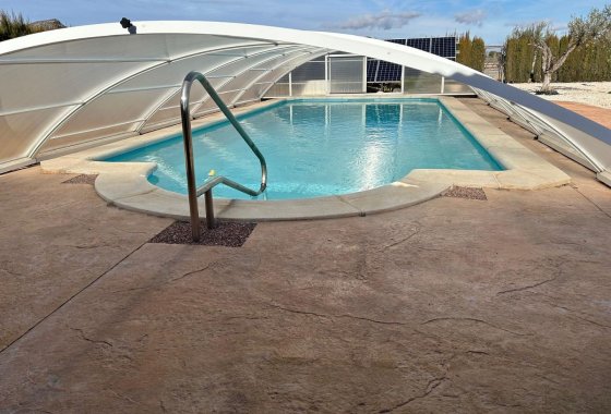 Resale - Villa - Villena